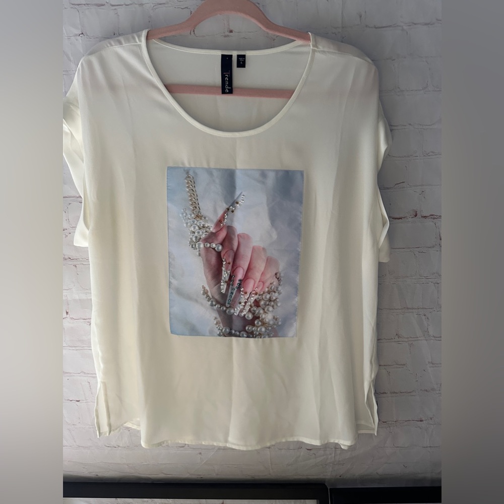 Trende Beaded Nail Hand Top L